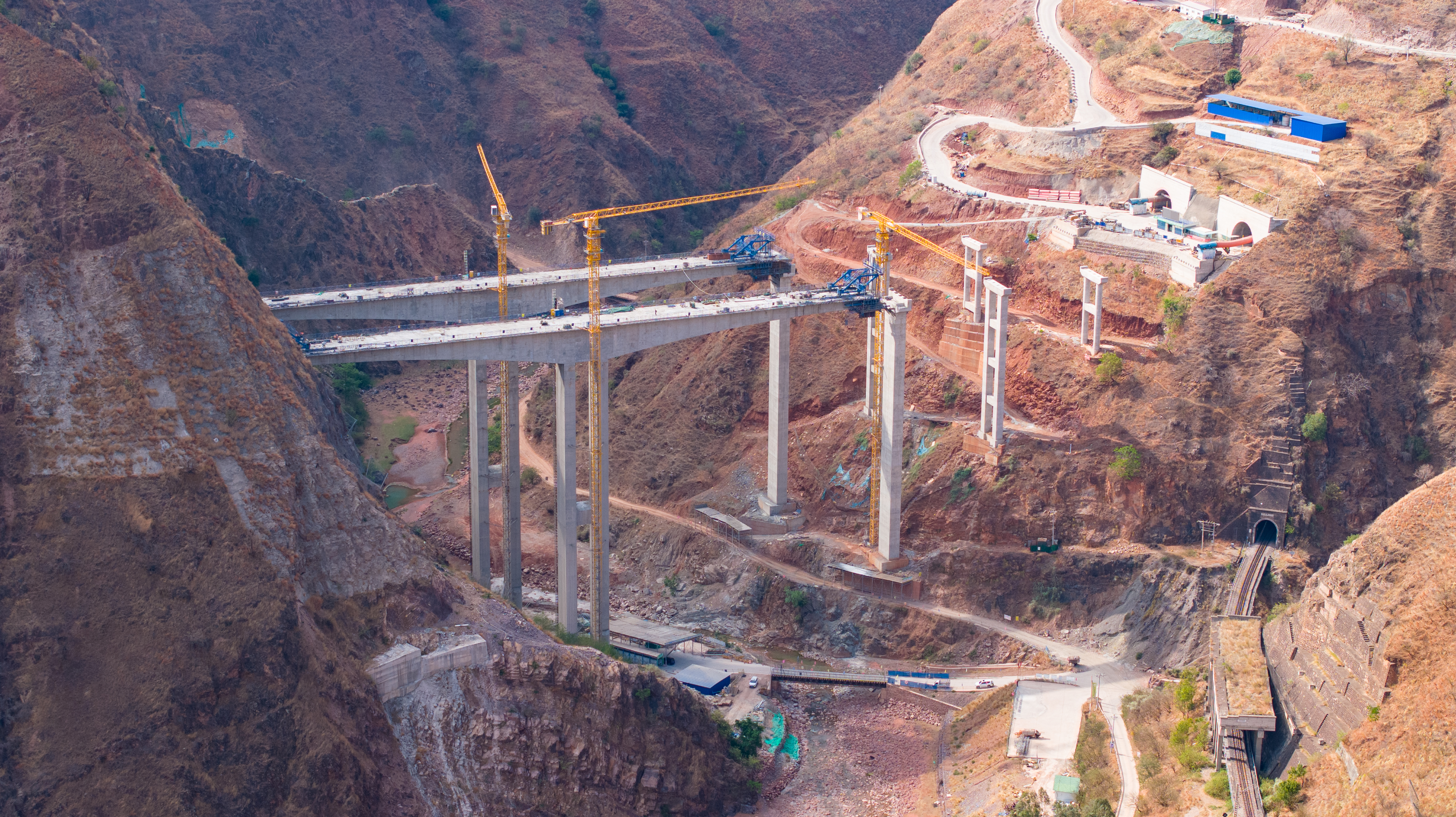 好消息！公路建設(shè)公司榮獲2024年度工程建設(shè)行業(yè)信息化典型案...